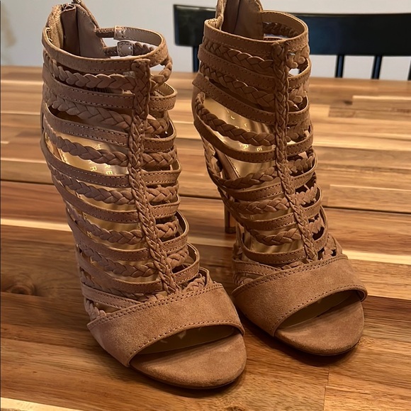 LC Lauren Conrad‎ Tan Suede Heels with Strappy Design - Picture 1 of 6